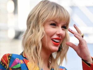 دانلود آهنگ Invisible String از Taylor Swift با متن و ترجمه