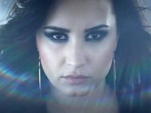 دانلود آهنگ Heart Attack از Demi Lovato با متن و ترجمه