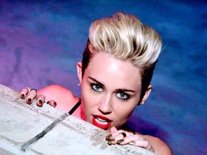 دانلود آهنگ we can’t stop از Miley Cyrus با متن و ترجمه