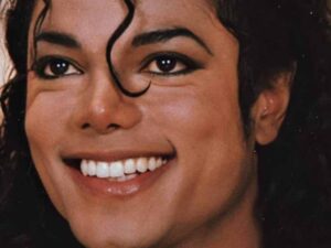 دانلود آهنگ Smile از Michael Jackson با متن و ترجمه