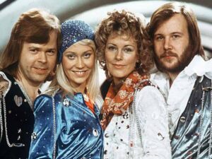 دانلود آهنگ The Winner Takes It All از گروه ABBA با متن و ترجمه