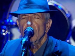 دانلود آهنگ Famous blue raincoat از Leonard Cohen با متن و ترجمه