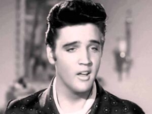 دانلود آهنگ Young And Beautiful از Elvis Presley با متن و ترجمه