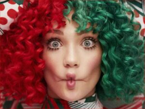 دانلود آهنگ Everyday is Christmas از Sia با متن و ترجمه