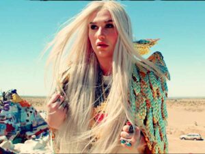 دانلود آهنگ Praying از Kesha با متن و ترجمه