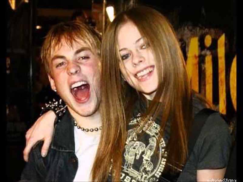 دانلود آهنگ best years of our lives از Avril Lavigne و Evan Taubenfeld با متن و ترجمه