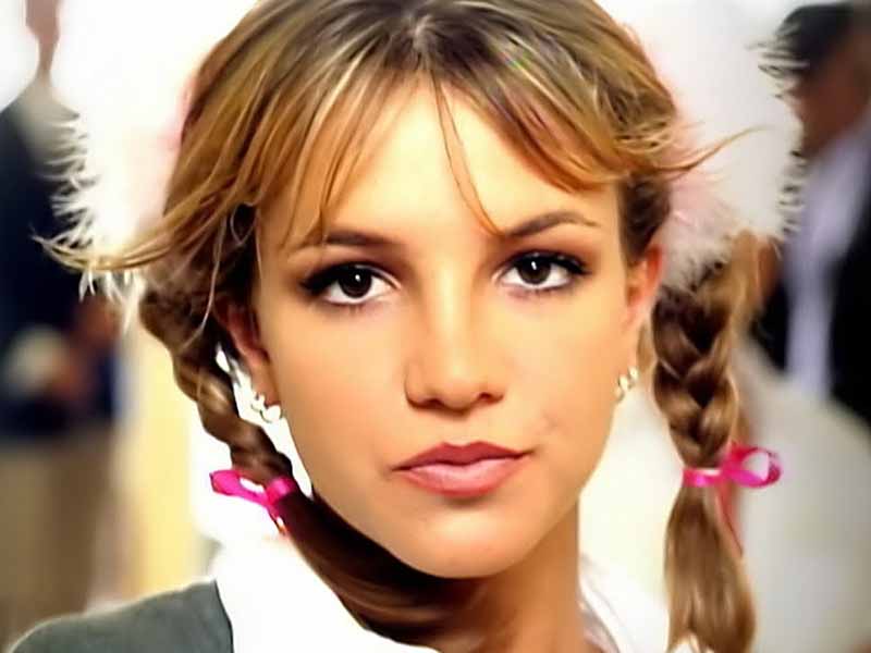 دانلود آهنگ Baby One More Time از Britney Spears با متن و ترجمه