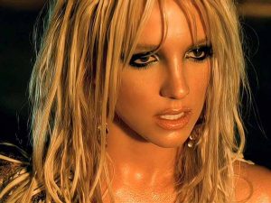 دانلود آهنگ I’m a Slave 4 U از Britney Spears با متن و ترجمه