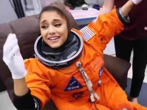 دانلود آهنگ NASA از Ariana Grande با متن و ترجمه