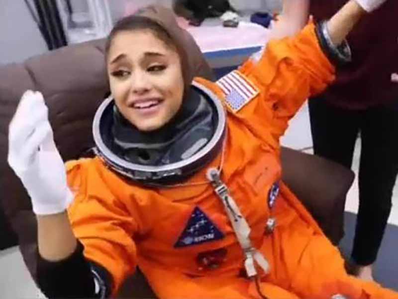 دانلود آهنگ NASA از Ariana Grande با متن و ترجمه