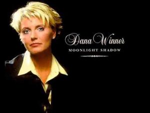 دانلود آهنگ Moonlight Shadow از Dana Winner با متن ( بدون ترجمه)