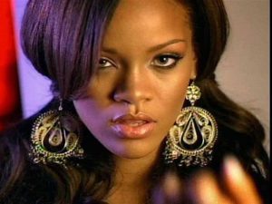 دانلود آهنگ Pon de Replay از Rihanna با متن و ترجمه