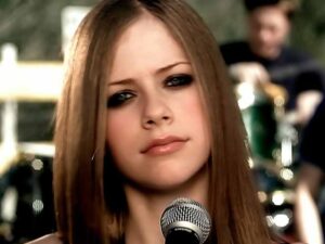 دانلود آهنگ Complicated از Avril Lavigne با متن و ترجمه