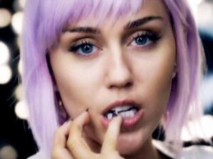 دانلود آهنگ On a ROll از Miley Cyrus با متن و ترجمه