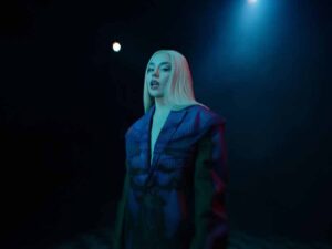 دانلود آهنگ Ghost از Ava Max با متن و ترجمه