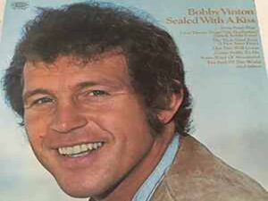 دانلود آهنگ Sealed With A Kiss از Bobby Vinton با متن و ترجمه