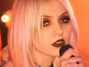 دانلود آهنگ Just Tonight از The Pretty Reckless با متن و ترجمه