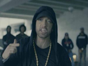 دانلود آهنگ Rips Donald Trump از Eminem با متن و ترجمه