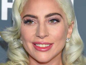 دانلود آهنگ Smile از Lady Gaga با متن و ترجمه