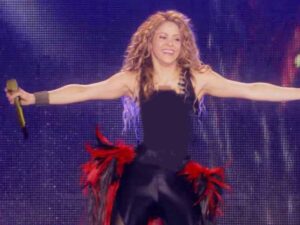 دانلود آهنگ اسپانیایی La La La Waka Waka از Shakira با متن و ترجمه