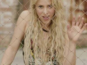 دانلود آهنگ اسپانیایی Me Enamoré از Shakira با متن و ترجمه