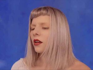 دانلود آهنگ Do You Feel از AURORA با متن و ترجمه