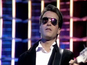 دانلود آهنگ Words Don’t Come Easy از F.R.David با متن و ترجمه