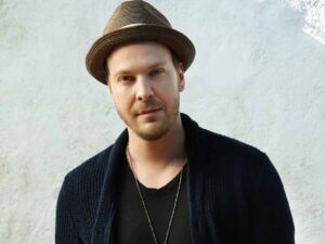 دانلود آهنگ She Sets The City On Fire از Gavin DeGraw با متن و ترجمه