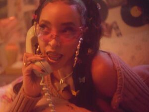 دانلود آهنگ Love Line از Shift K3Y و Tinashe با متن و ترجمه