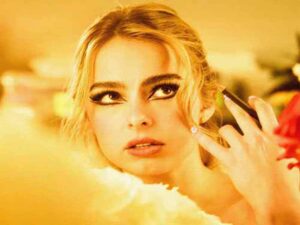 دانلود آهنگ Money is Everything از Addison Rae با متن و ترجمه