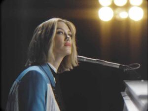 دانلود آهنگ Paralyzed از Delta Goodrem با متن و ترجمه
