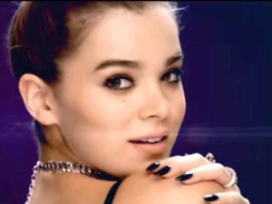 دانلود آهنگ Starving از Hailee Steinfeld و Zedd و Grey با متن و ترجمه