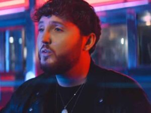 دانلود آهنگ Falling Like The Stars از James Arthur با متن و ترجمه