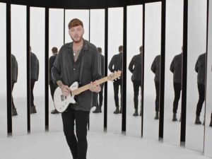 دانلود آهنگ You Deserve Better از James Arthur با متن و ترجمه