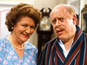 دانلود آرشیو زیرنویس انگلیسی سریال Keeping Up Appearances