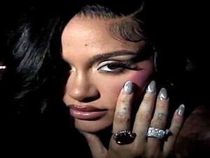 دانلود آهنگ Folded از Kehlani با متن و ترجمه
