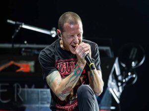 دانلود آهنگ Lost از Linkin Park با متن و ترجمه