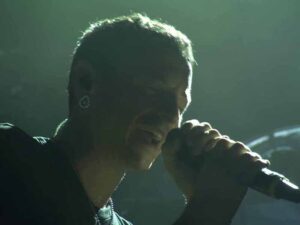 دانلود آهنگ Rolling In The Deep از Linkin Park با متن و ترجمه