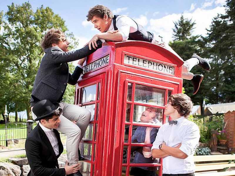 دانلود آهنگ Live While Were Young از One Direction با متن و ترجمه