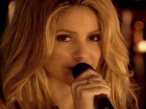 دانلود آهنگ Gypsy از Shakira با متن و ترجمه