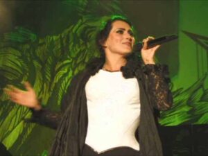 دانلود آهنگ Covered By Roses از Within Temptation با متن و ترجمه