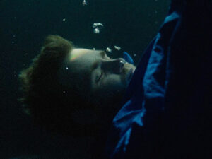 دانلود آهنگ Troubled Waters از Alex Warren با متن و ترجمه