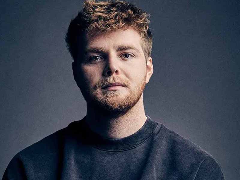 دانلود آهنگ Who I Am از Alex Warren با متن و ترجمه