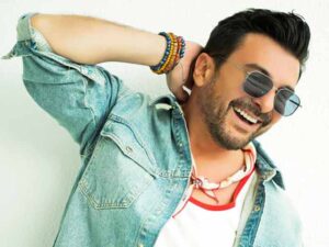 دانلود آهنگ ترکی Derde Aşık Olmuşuz از Gökhan Tepe با متن و ترجمه