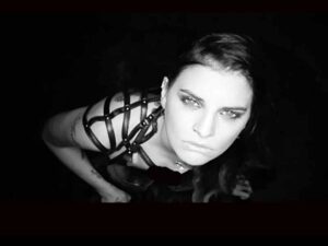 دانلود آهنگ End Of The World از Juliet Simms با متن و ترجمه