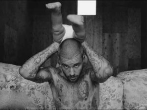 دانلود آهنگ DAISIES از Justin Bieber با متن و ترجمه