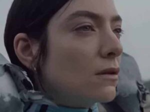 دانلود آهنگ Hammer از Lorde با متن و ترجمه