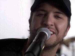 دانلود آهنگ Country Girl (Shake It For Me) از Luke Bryan با متن و ترجمه