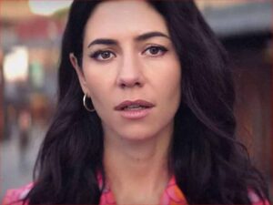 دانلود آهنگ To Be Human از MARINA با متن و ترجمه