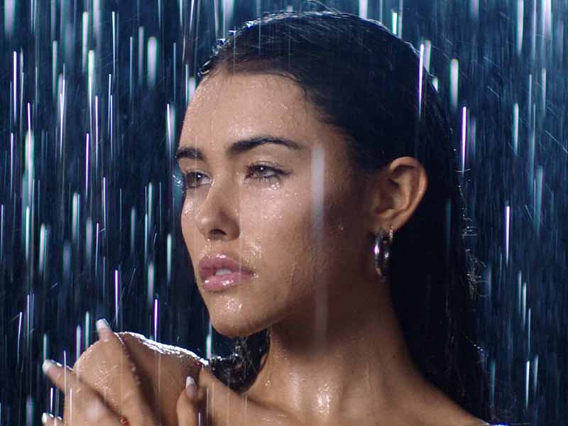 دانلود آهنگ Stained Glass از Madison Beer با متن و ترجمه